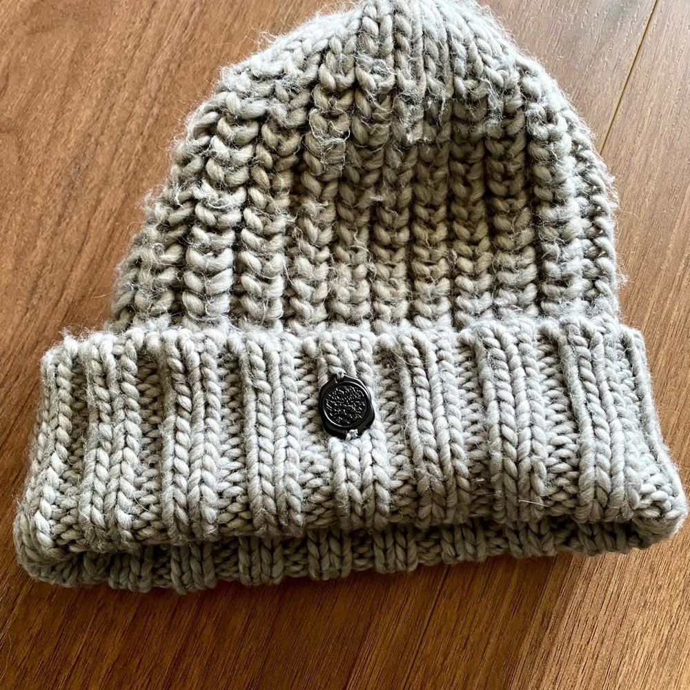 Vince Camuto Knitted Grey Beanie-one size